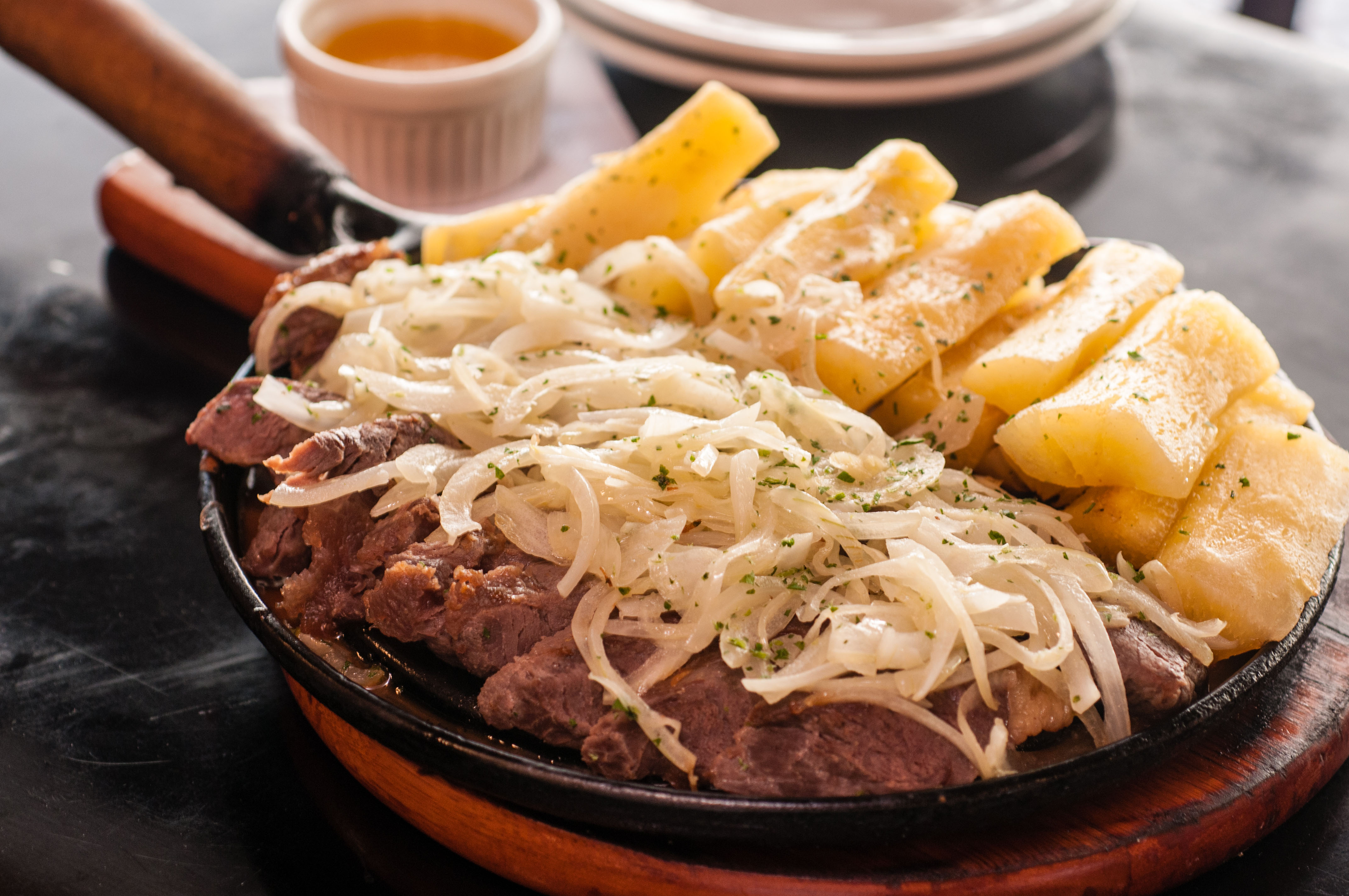 Carne de Sol Assada com Mandioca – Orgias Gastronômicas